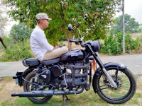 Stealth Black Royal Enfield Classic Stealth Black