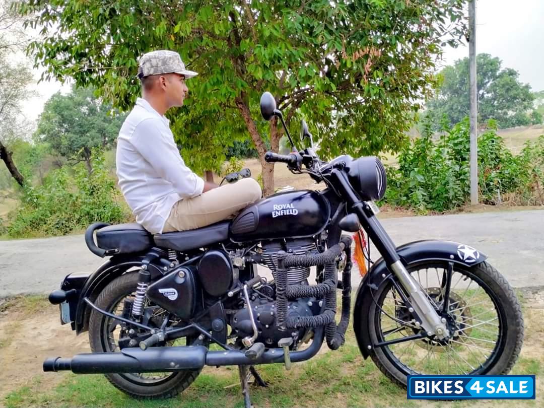 Stealth Black Royal Enfield Classic Stealth Black