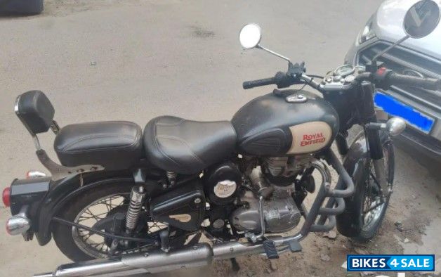 Black Royal Enfield Classic 350