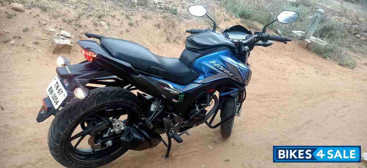 Athletic Blue Metallic Honda CB Hornet 160R