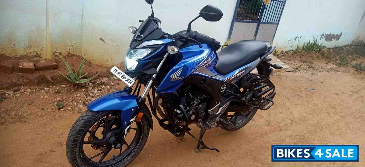 Athletic Blue Metallic Honda CB Hornet 160R