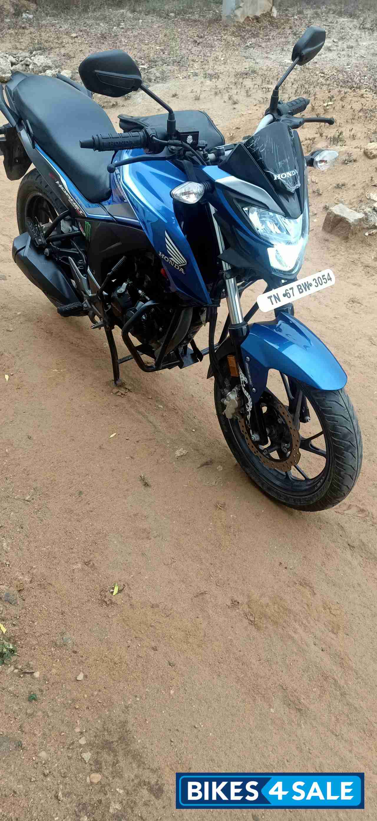Athletic Blue Metallic Honda CB Hornet 160R