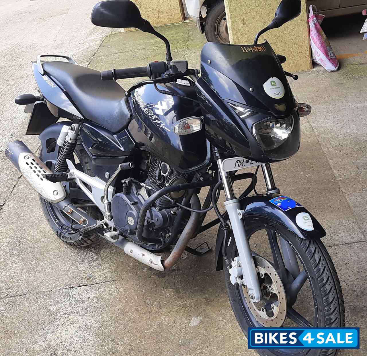 Black Bajaj Pulsar 180 DTSi