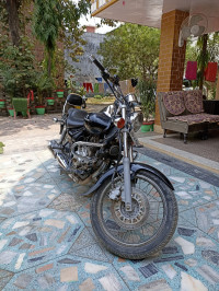 Black Bajaj Avenger 200 DTS-i