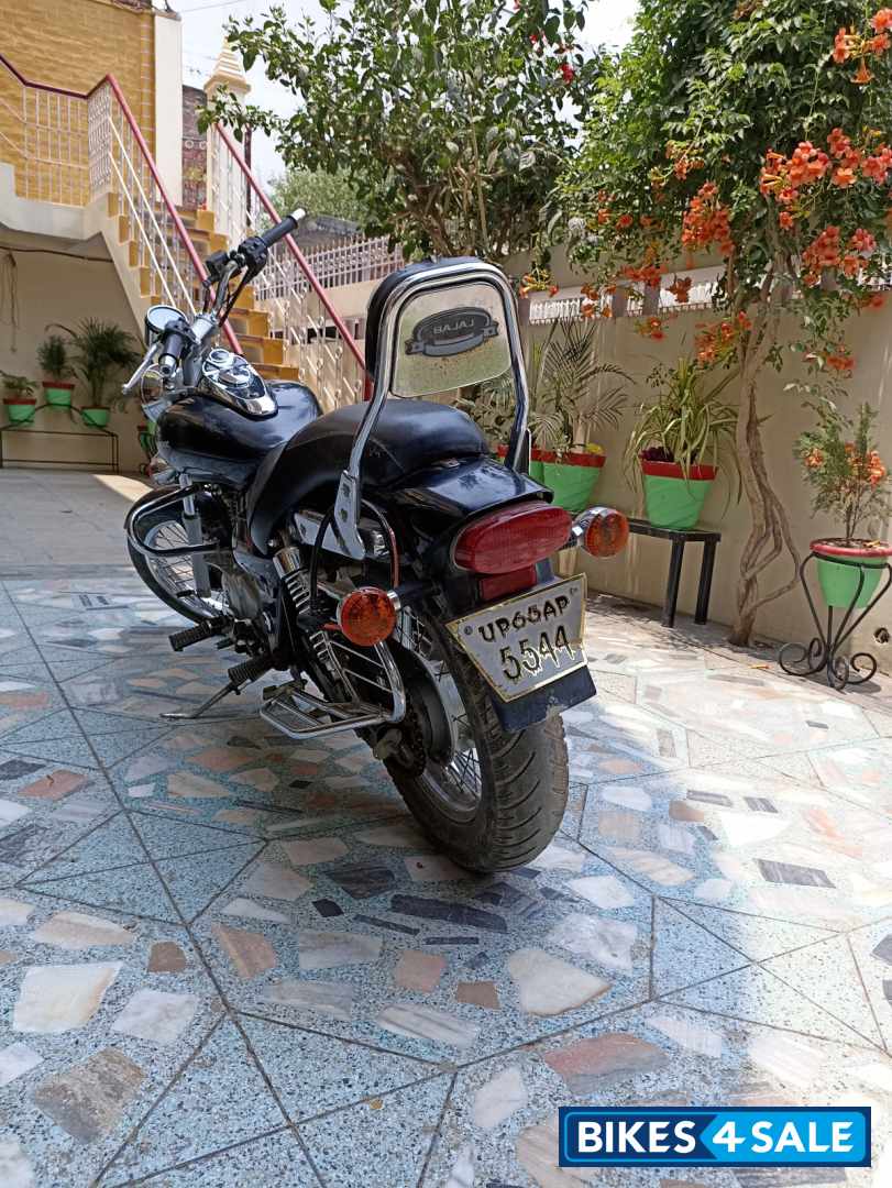 Black Bajaj Avenger 200 DTS-i Black Bajaj Avenger 200 DTS-i