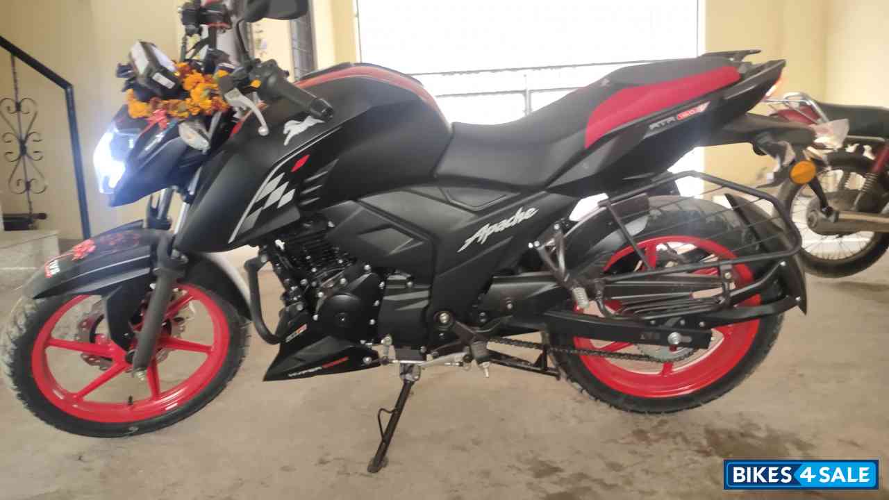 Matt Black TVS Apache RTR 160 4V Special Edition