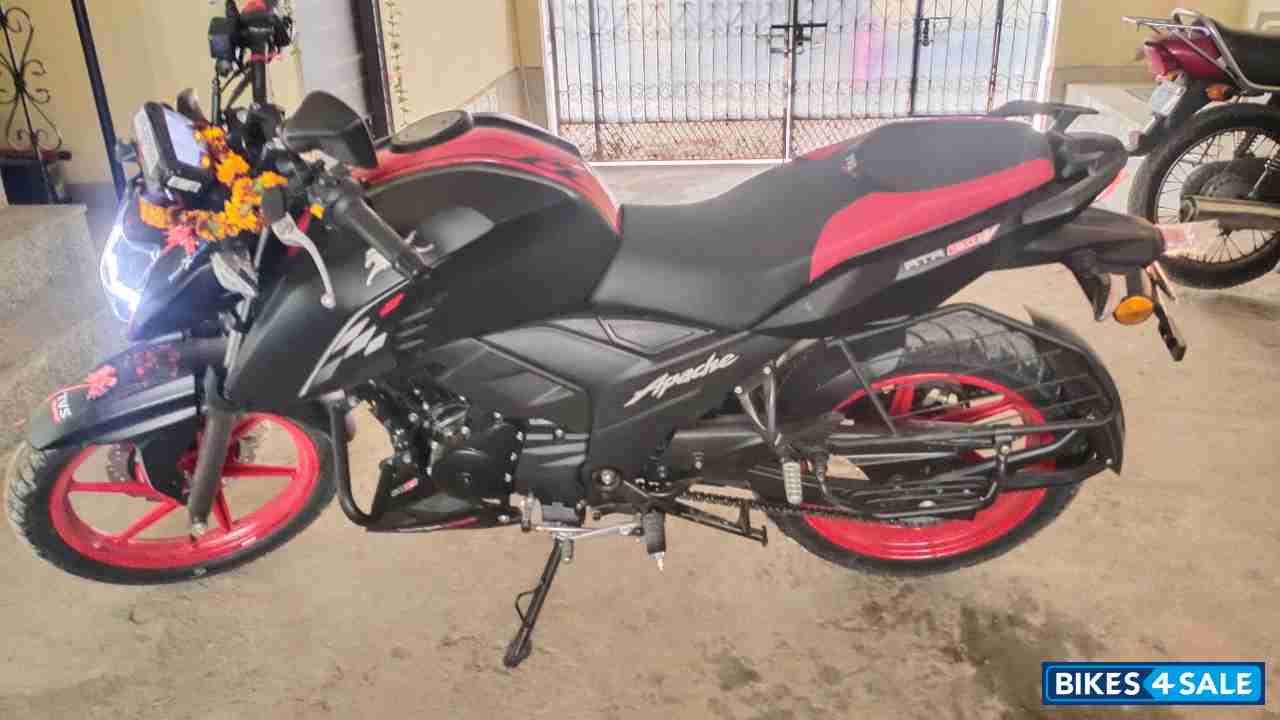 Matt Black TVS Apache RTR 160 4V Special Edition