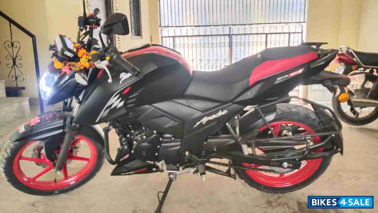 Matt Black TVS Apache RTR 160 4V Special Edition