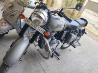 Gunmetal Gray Royal Enfield Classic 350