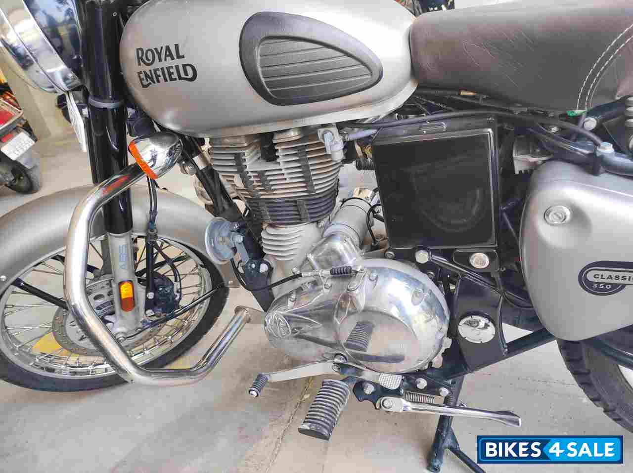 Gunmetal Gray Royal Enfield Classic 350