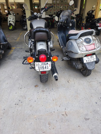 Gunmetal Gray Royal Enfield Classic 350