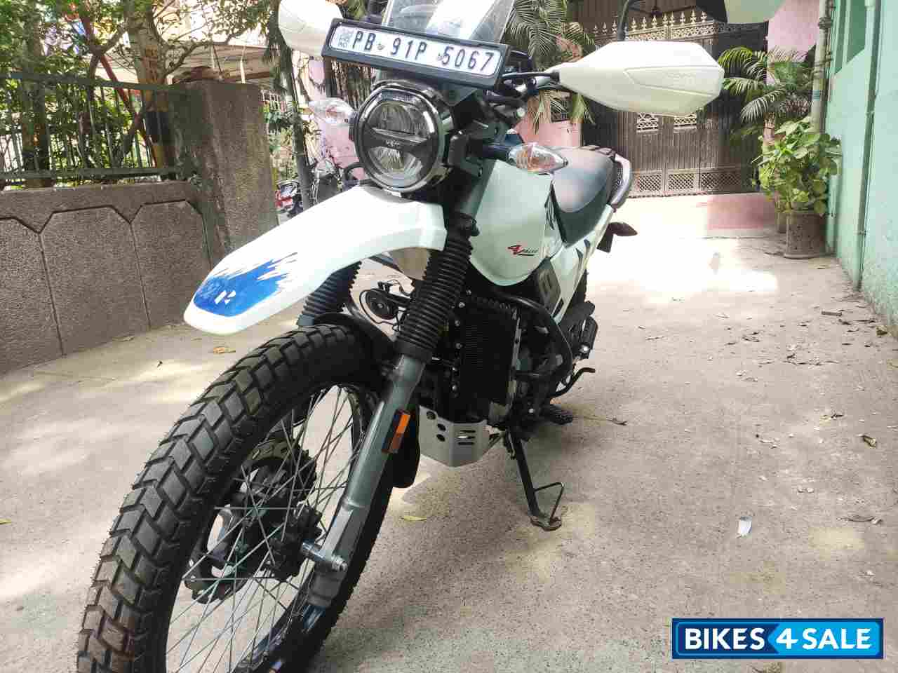 Metallic Nexus Blue Hero Xpulse 200 4V