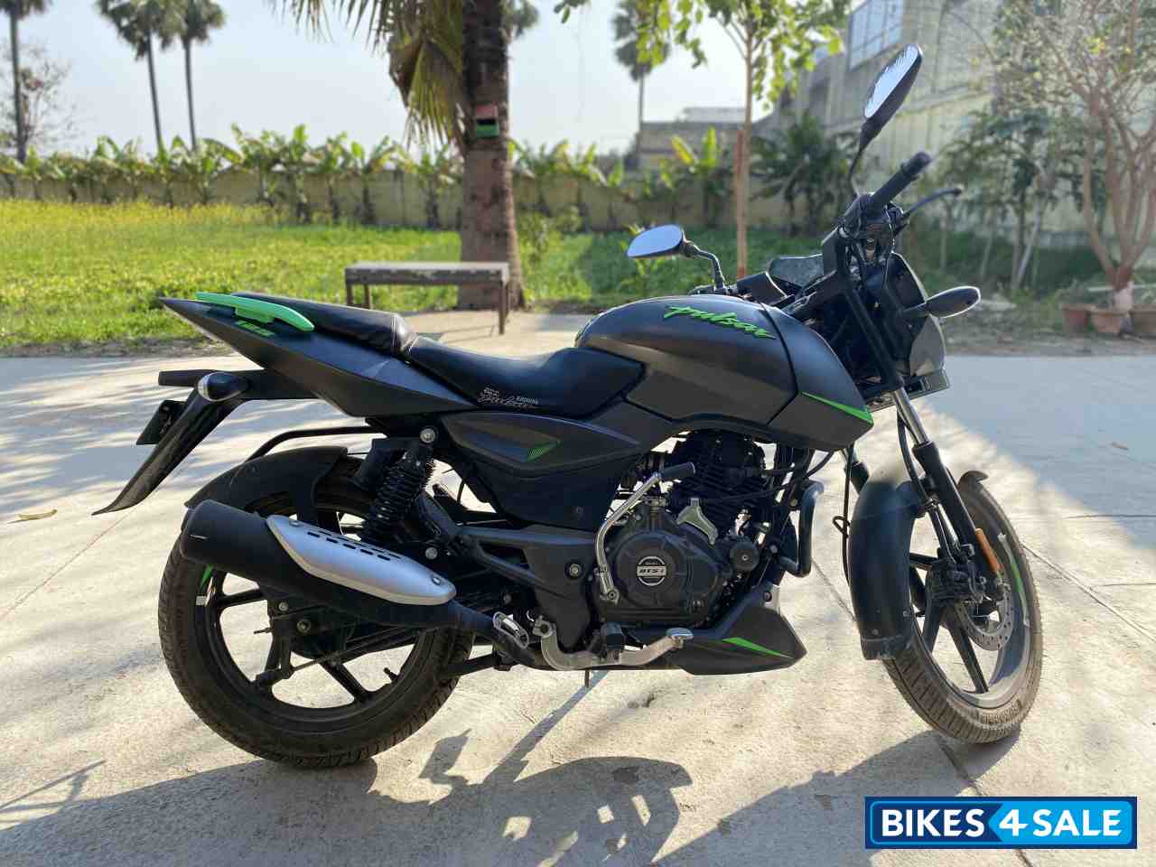 Bajaj Pulsar 125 Split Seat
