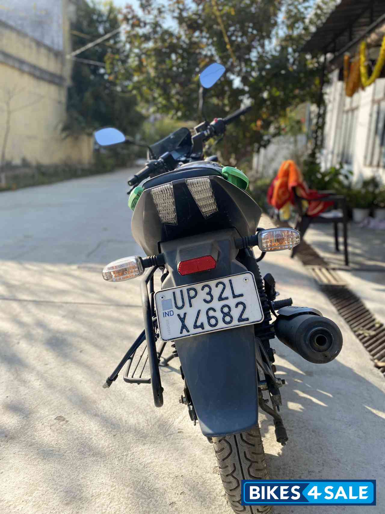 Bajaj Pulsar 125 Split Seat Bajaj Pulsar 125 Split Seat