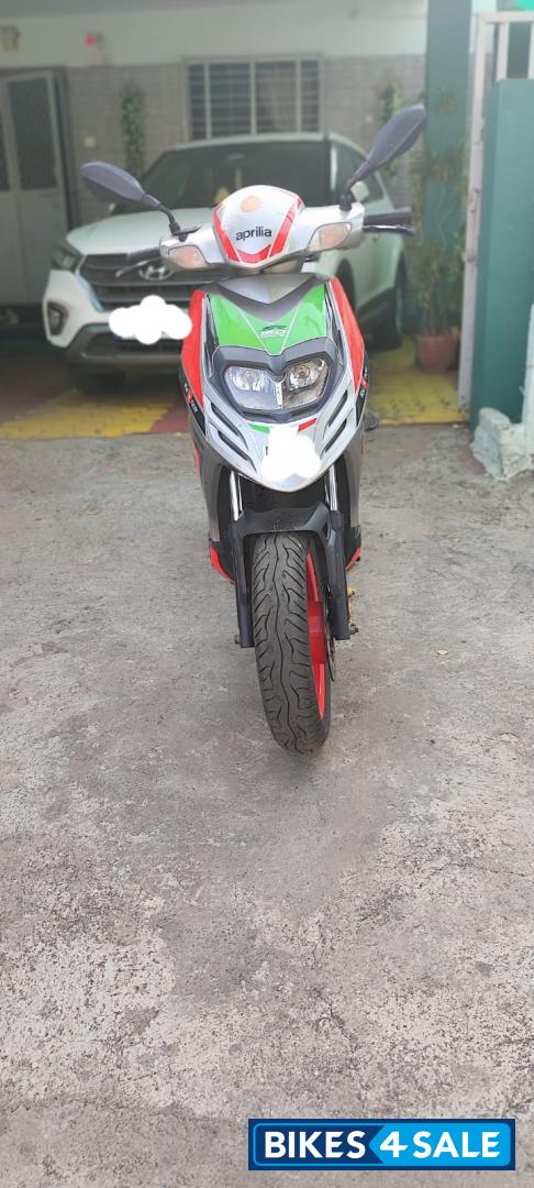 Grey Aprilia SR 150 Race