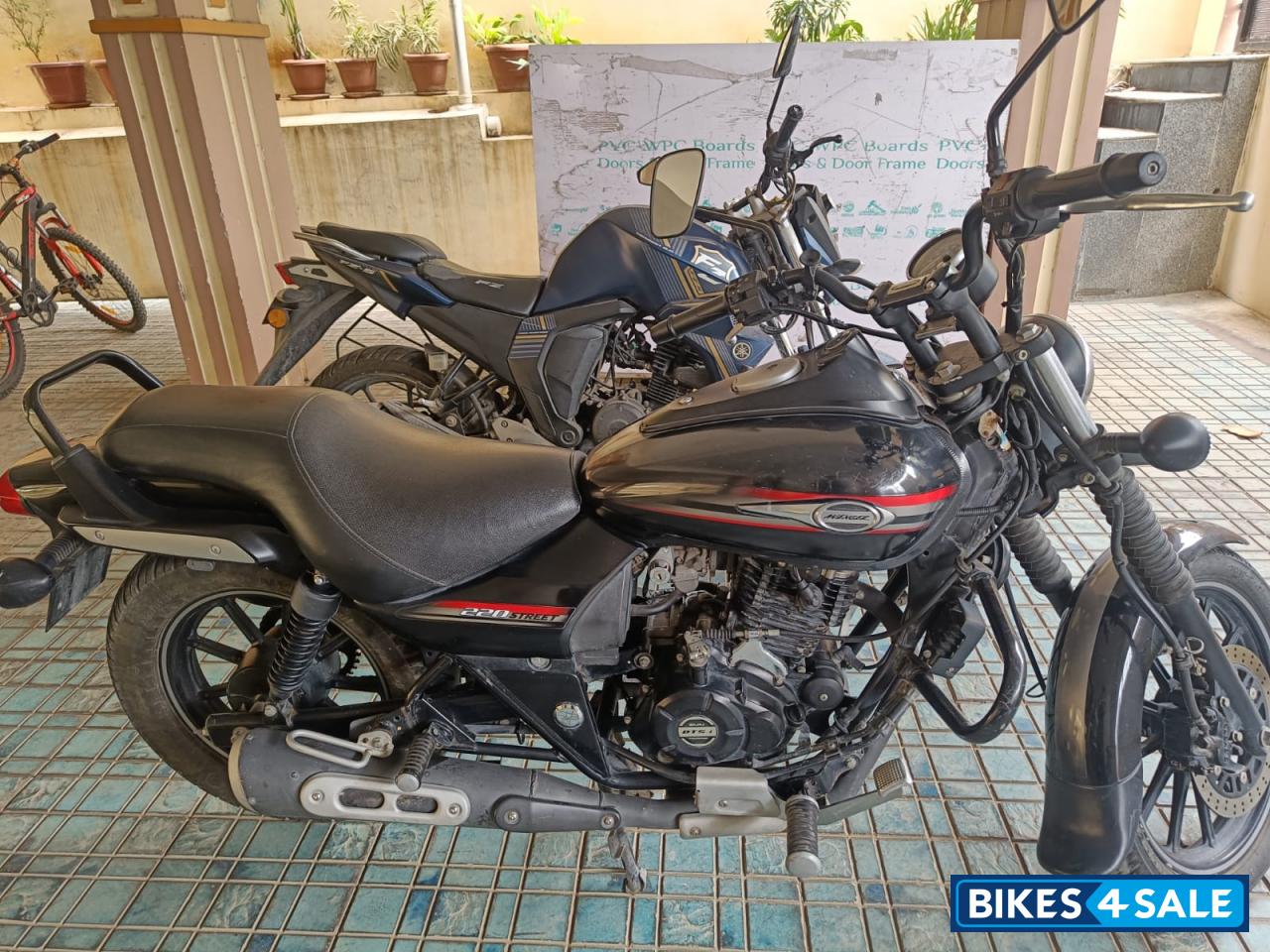 Bajaj Avenger Street 220