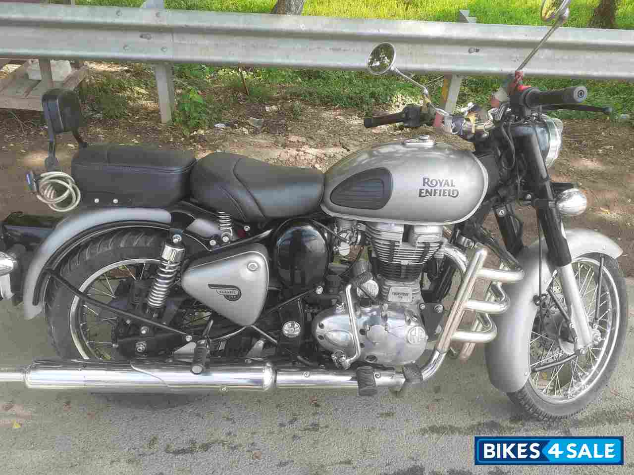 Gunmetal Grey Royal Enfield Classic Gunmetal Grey
