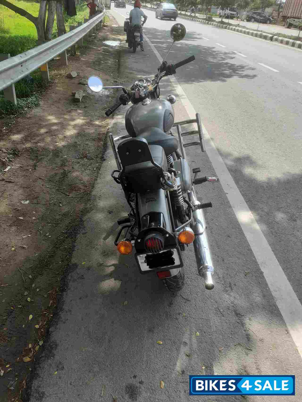 Gunmetal Grey Royal Enfield Classic Gunmetal Grey