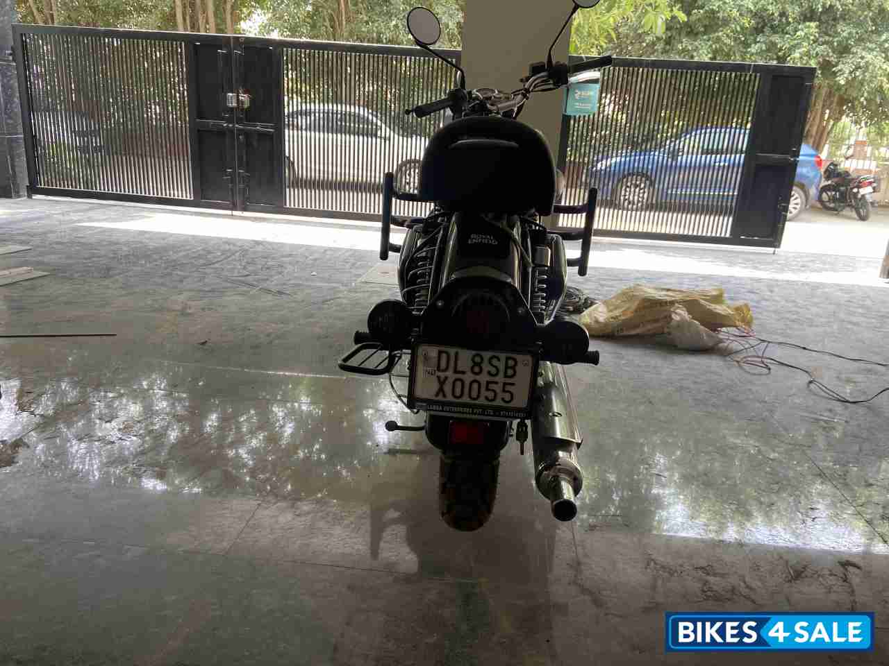 Pure Black Royal Enfield Classic 350 Pure Black Royal Enfield Classic 350