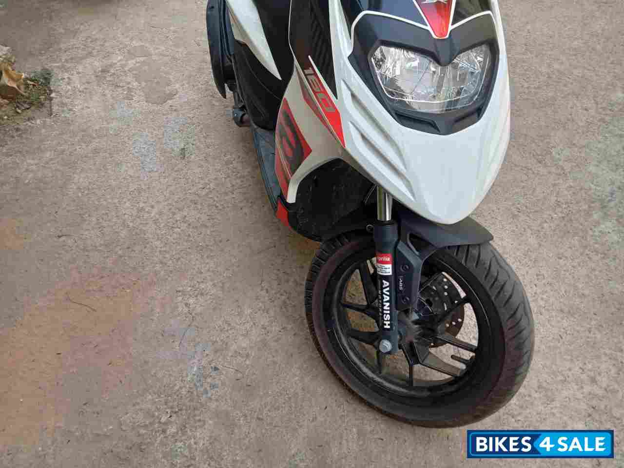 White Aprilia SR 160 Std ABS