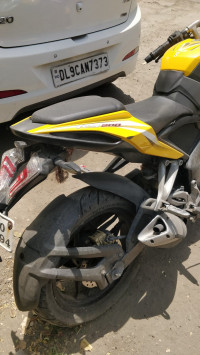 Bajaj Pulsar RS 200