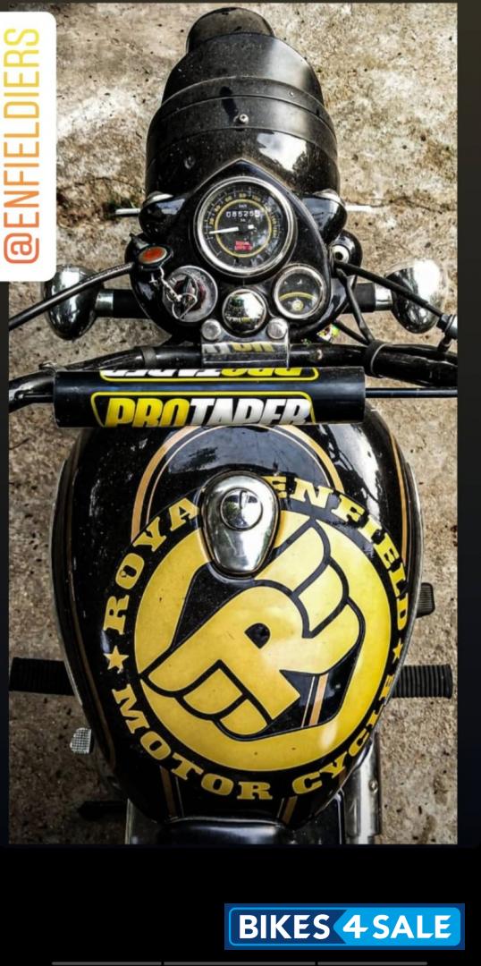 Black Royal Enfield Bullet Standard 350