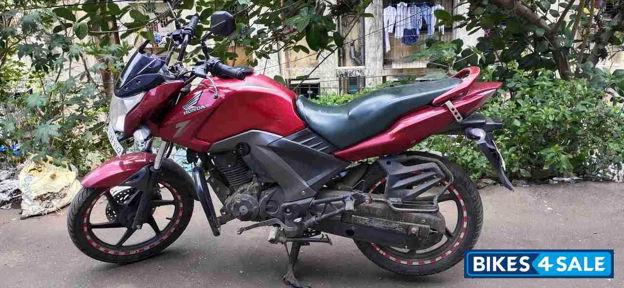Red Honda CB Unicorn 160