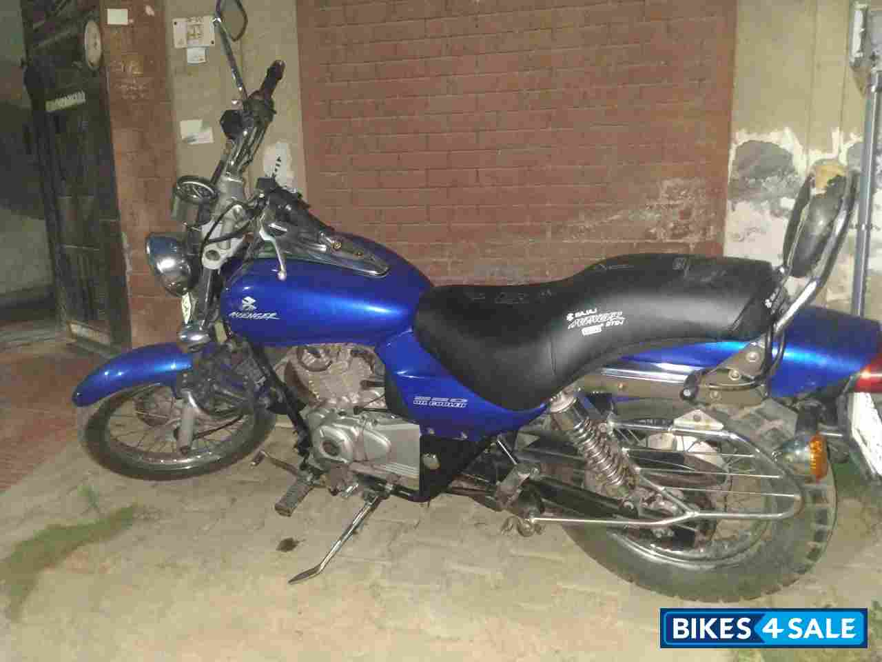 Bajaj Avenger 220 DTS-i