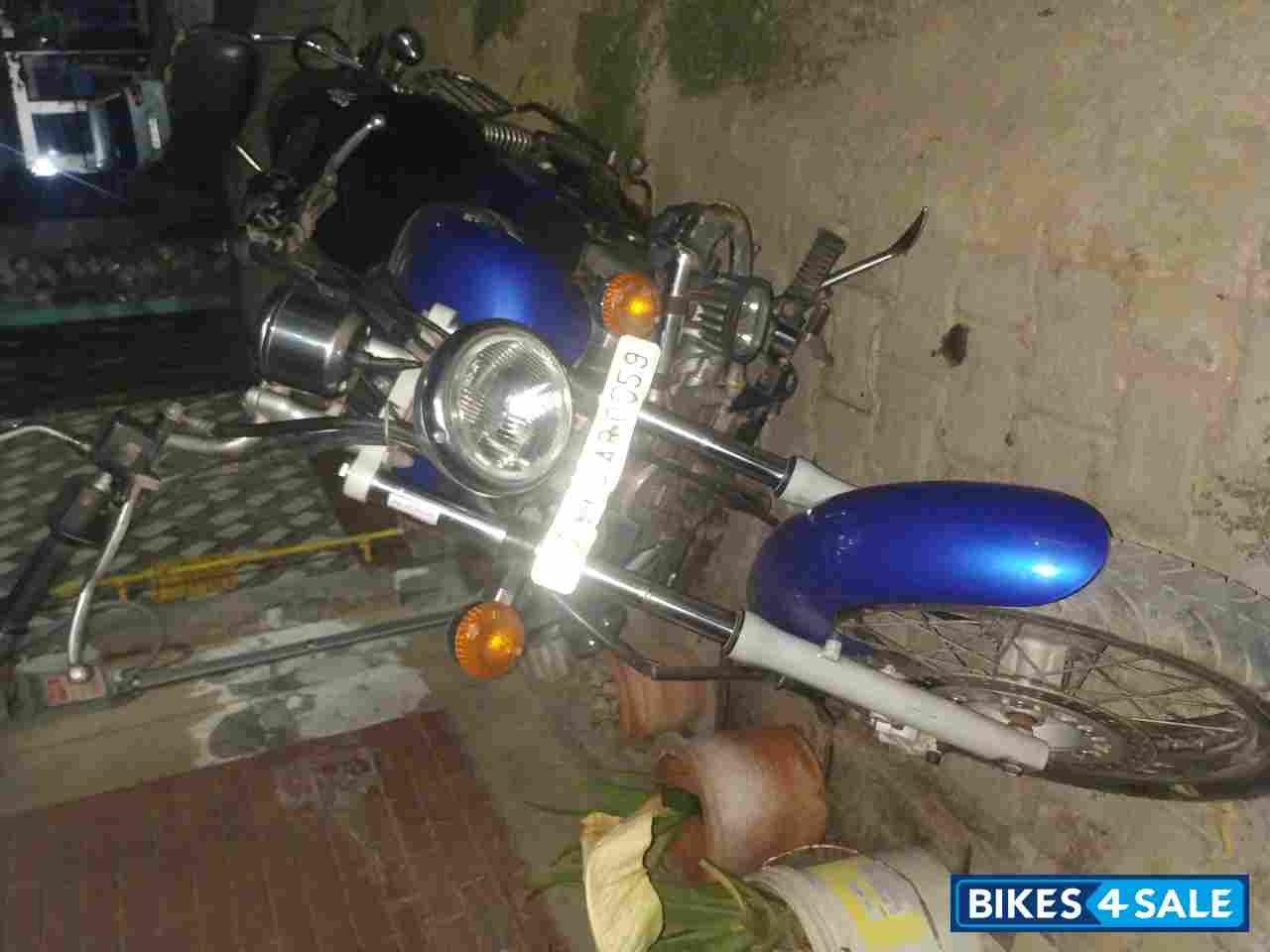 Bajaj Avenger 220 DTS-i