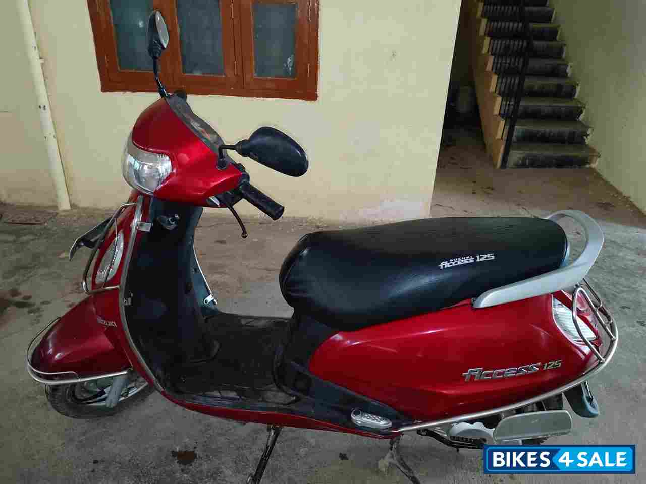 Red Suzuki Access 125
