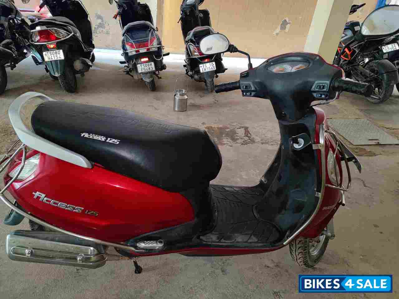 Red Suzuki Access 125