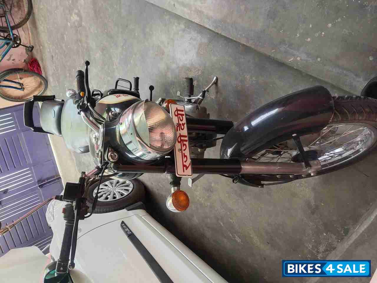 Black Royal Enfield Classic 350 BS VI