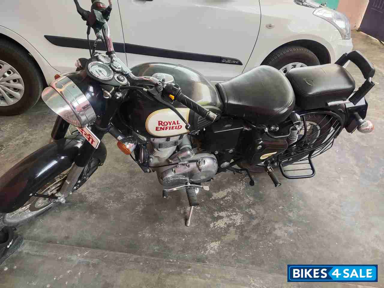 Black Royal Enfield Classic 350 BS VI