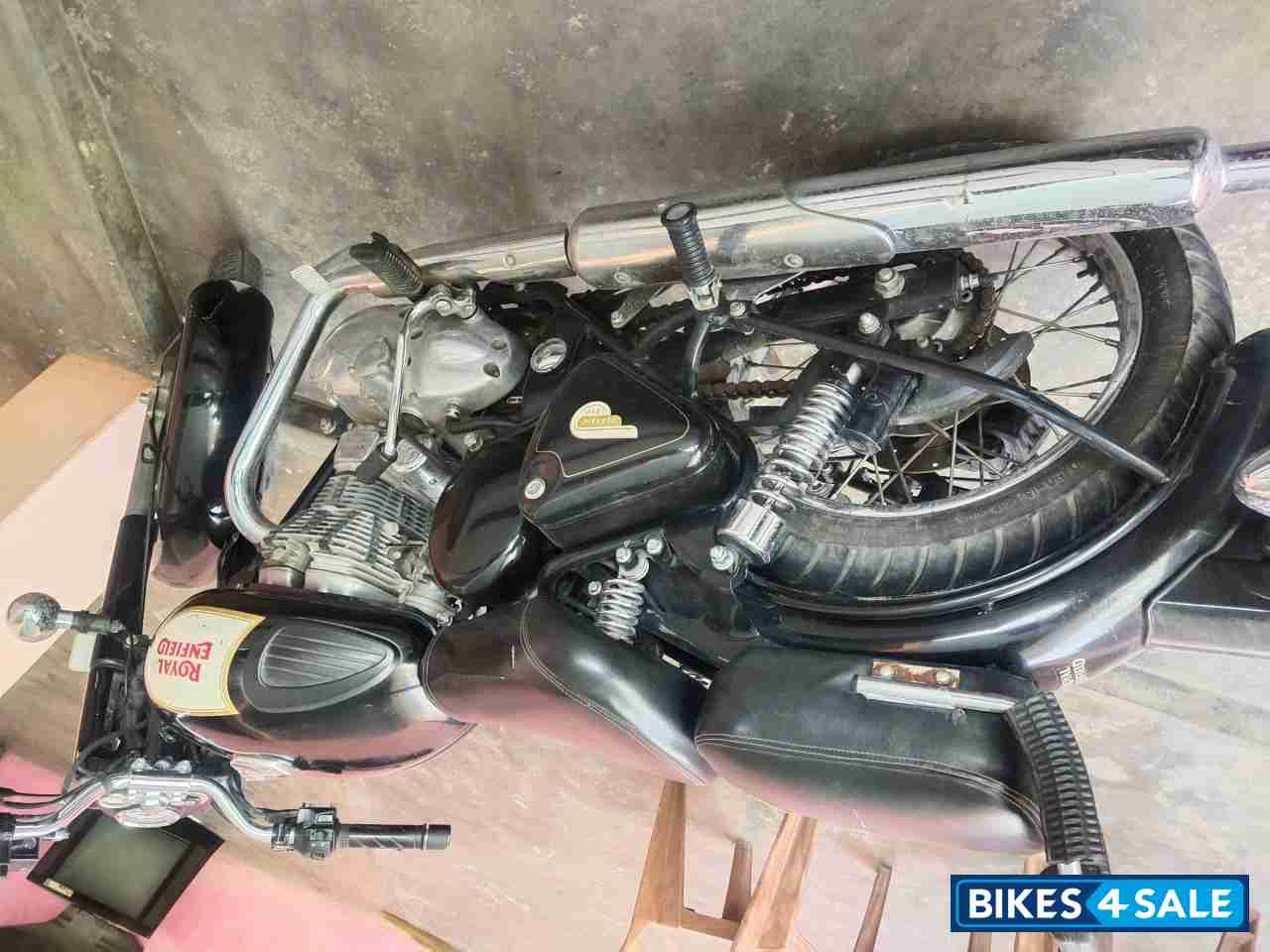 Black Royal Enfield Classic 350 BS VI