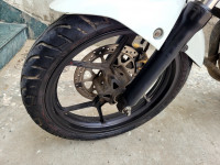 White Suzuki Gixxer 150