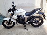 White Suzuki Gixxer 150