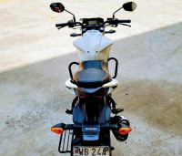 White Suzuki Gixxer 150