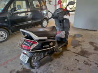 Black Mahindra Gusto