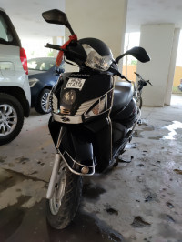 Black Mahindra Gusto