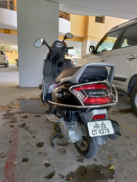 Black Mahindra Gusto