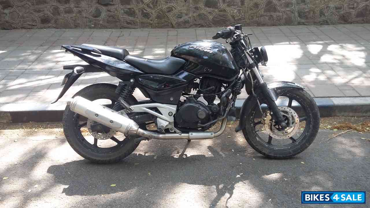 Black Bajaj Pulsar 220F