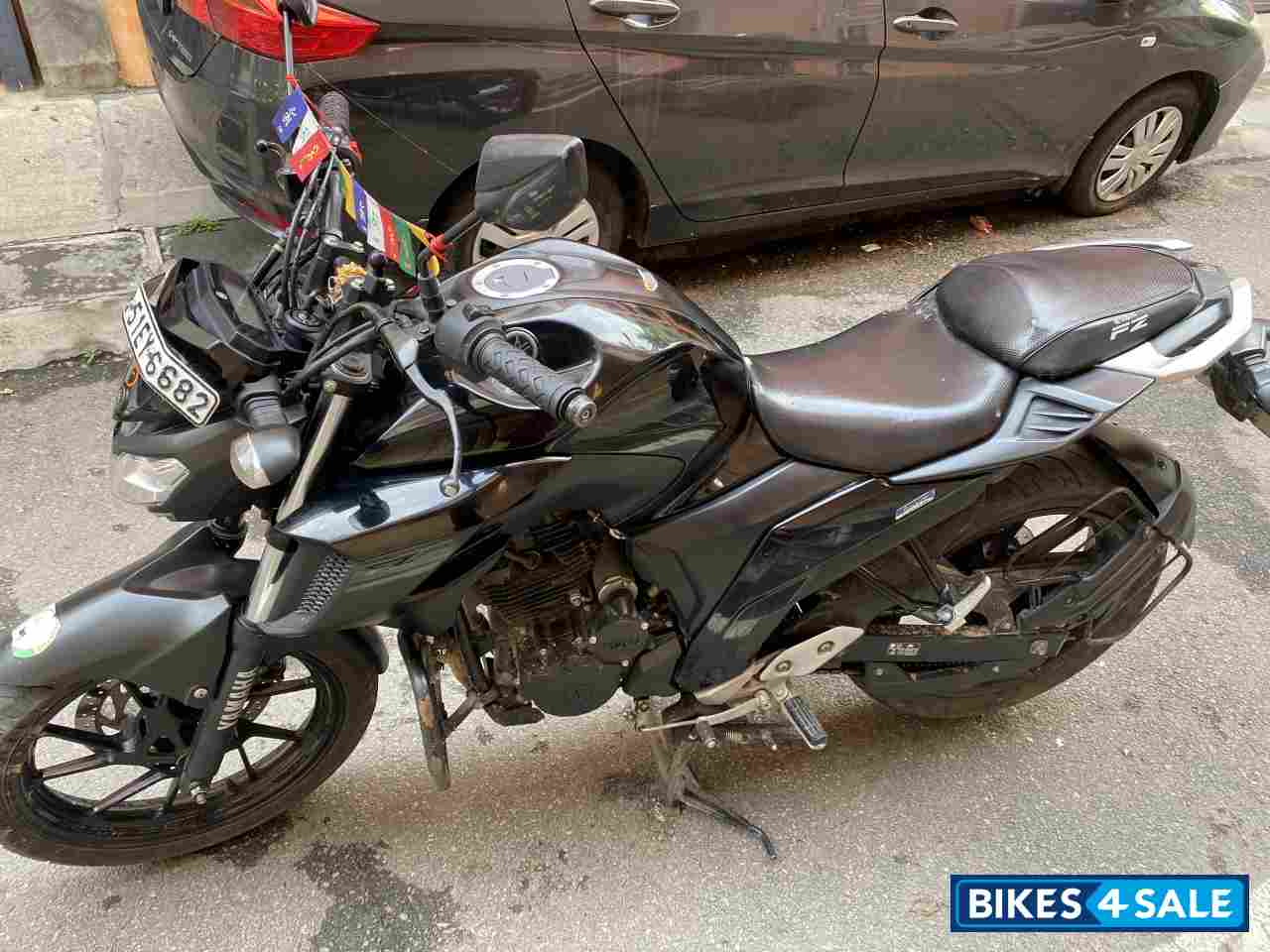Black Yamaha FZ25