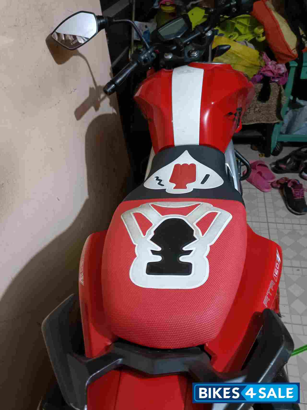 Red TVS Apache RTR 160 4V