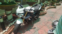 Crystal White Triumph Street Triple