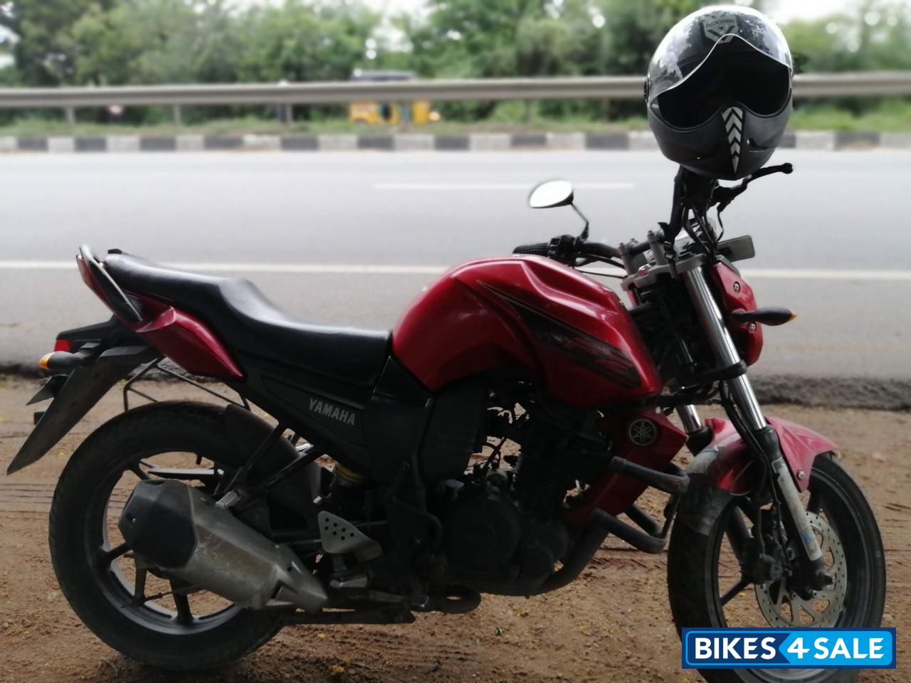 Red Yamaha FZ16