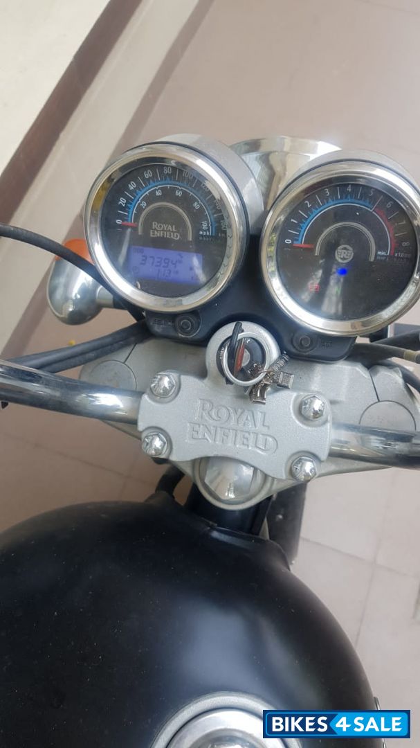 Black Royal Enfield Thunderbird 350