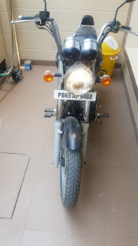 Black Royal Enfield Thunderbird 350