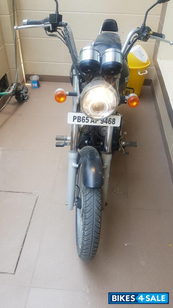 Black Royal Enfield Thunderbird 350