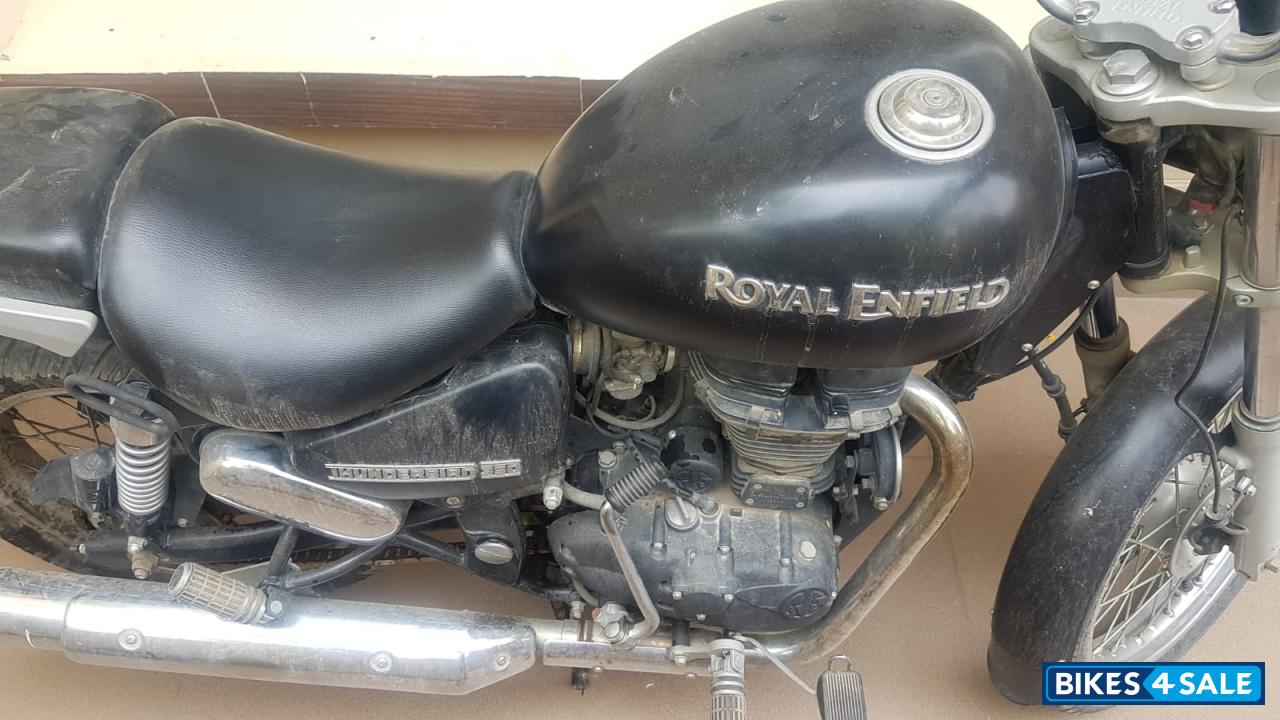 Black Royal Enfield Thunderbird 350