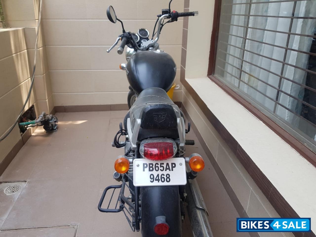 Black Royal Enfield Thunderbird 350